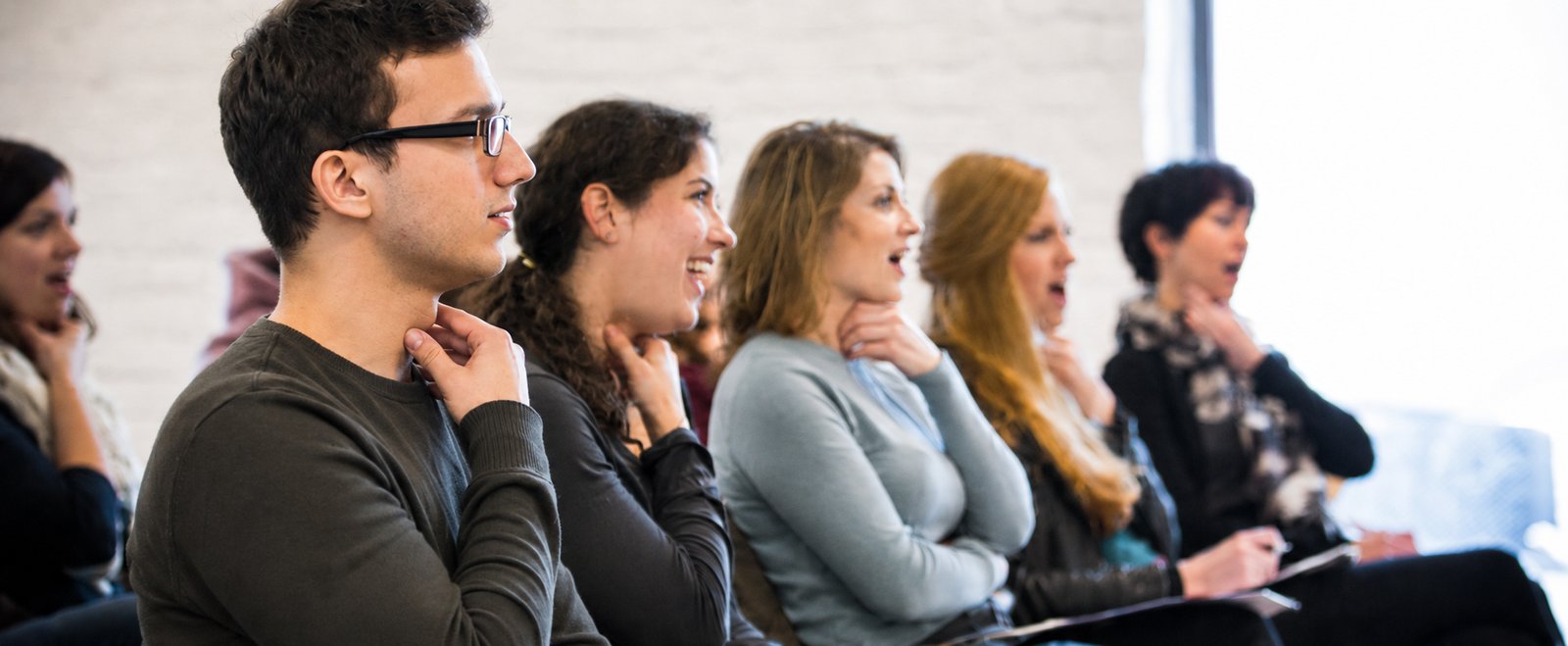 Teilnehmer:innen während eines Vocalpower-Workshops