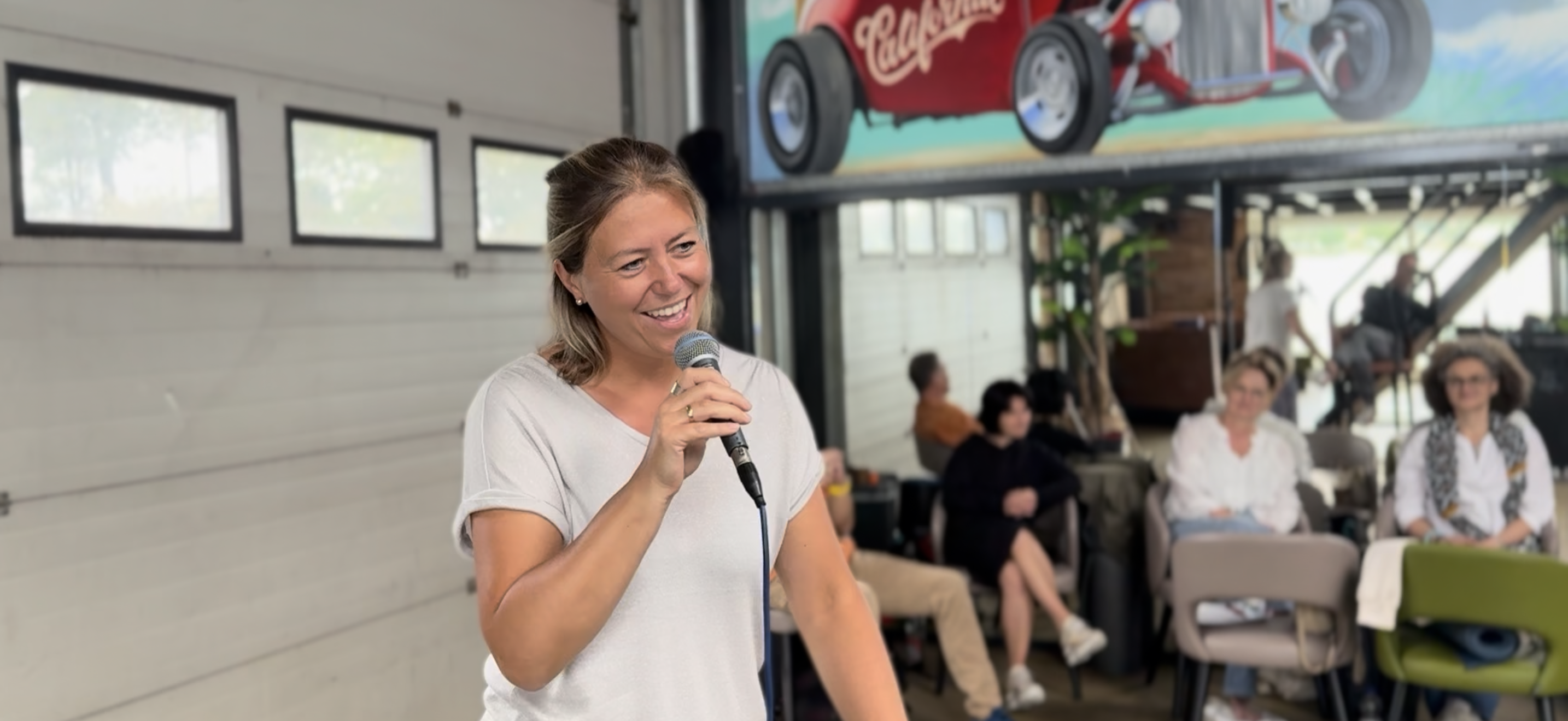 Teilnehmerin singt